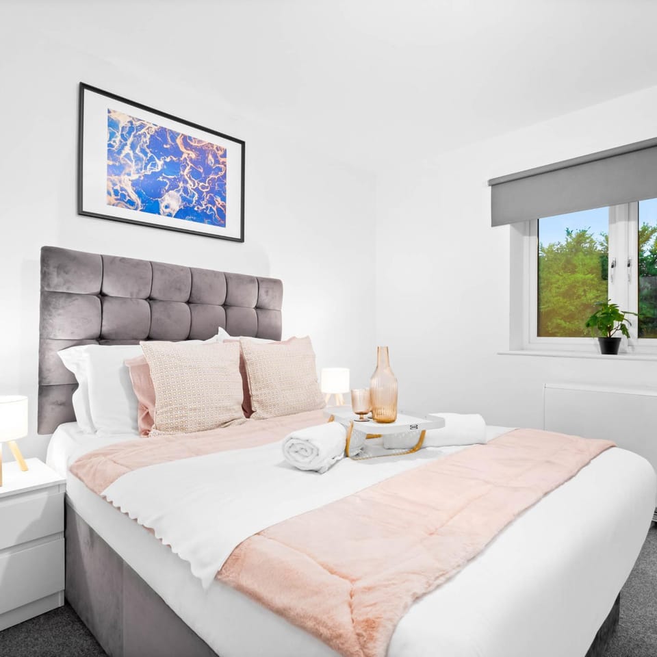 Bed, Photo of the whole room, Bedroom