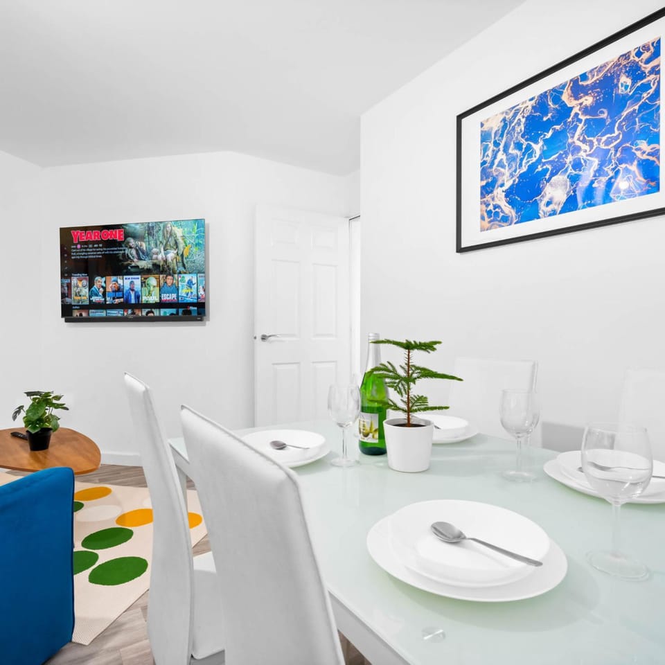 TV and multimedia, Dining area