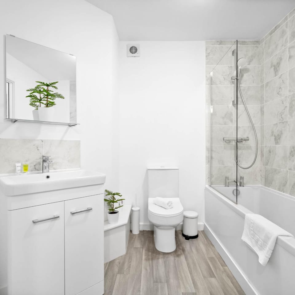 Shower, Toilet, Bathroom, towels