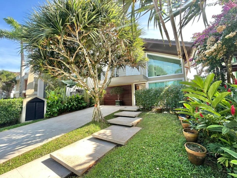 Facade/entrance, Natural landscape, Garden, Garden view