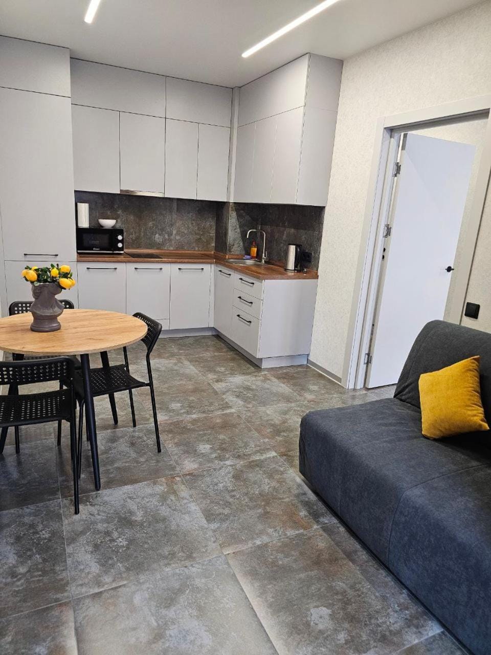 Kitchen or kitchenette, Seating area, Dining area, stove