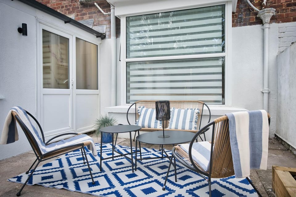 Patio, Garden, Seating area