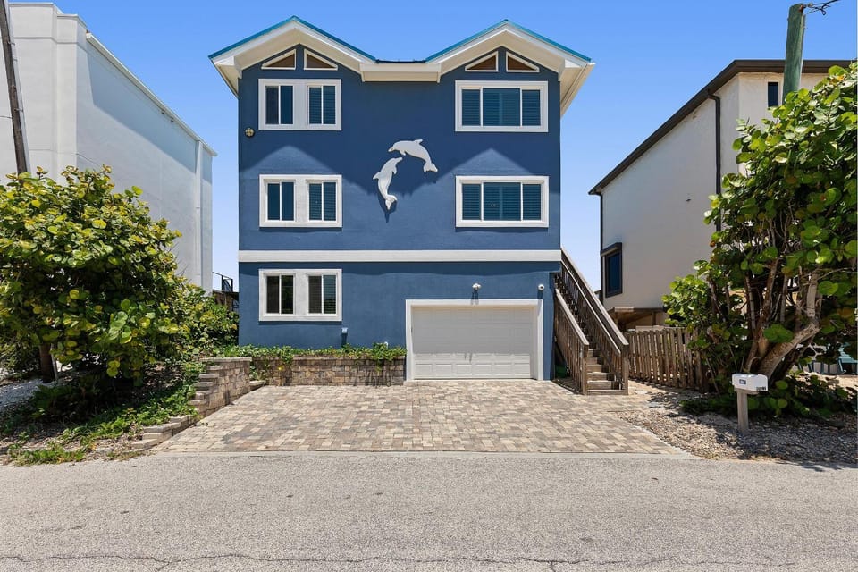 Dolphin House House in Florida
