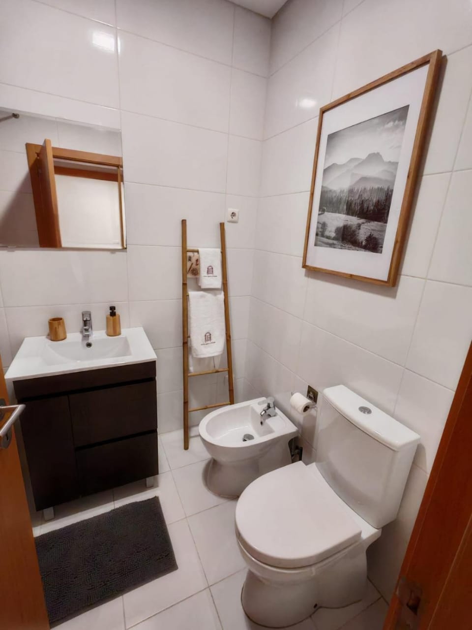 Toilet, Bathroom, bidet, towels
