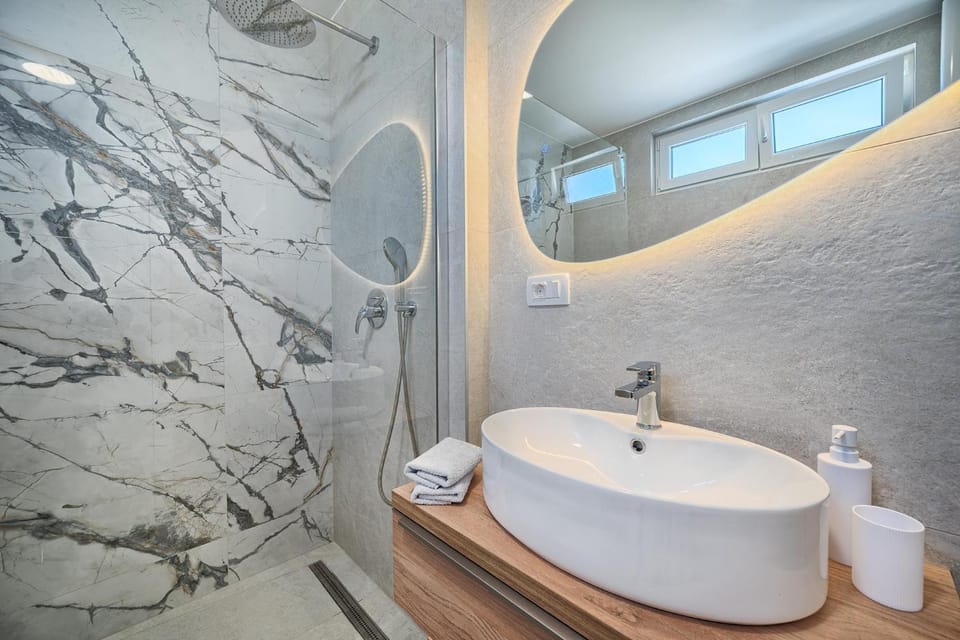 Shower, Bathroom, Bath, towels