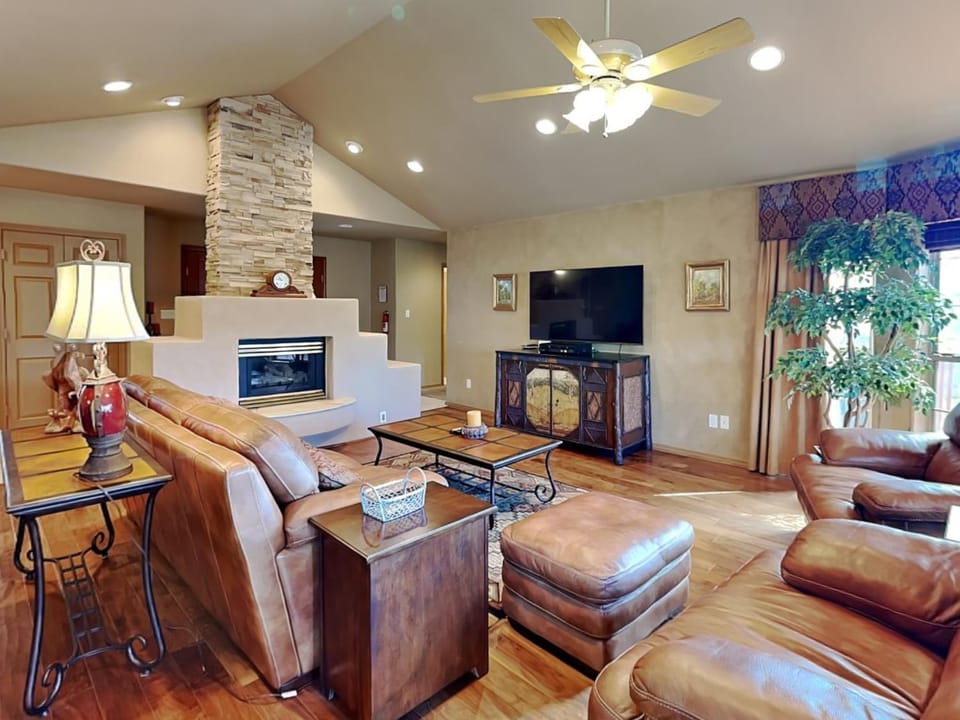 TV and multimedia, Living room, Seating area, fireplace, furniture