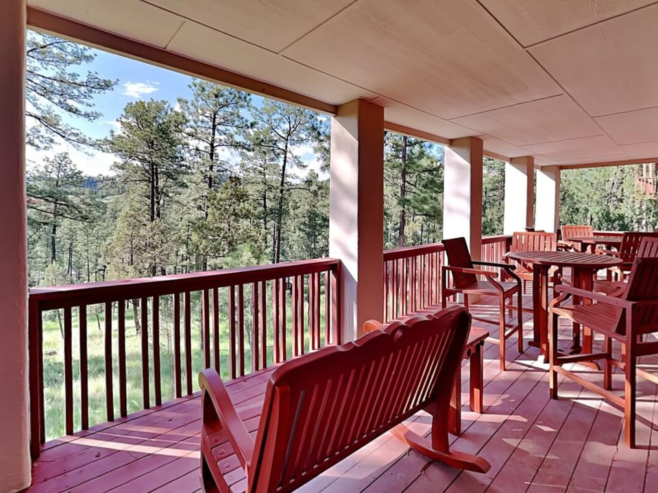 Natural landscape, Garden, Balcony/Terrace, Seating area