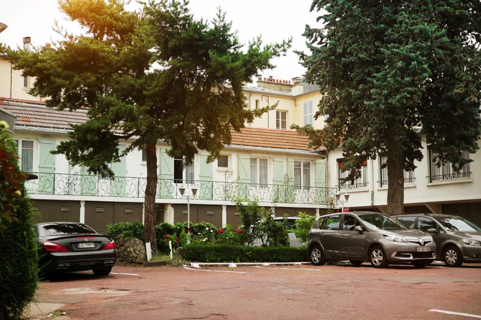 Garden view, Parking