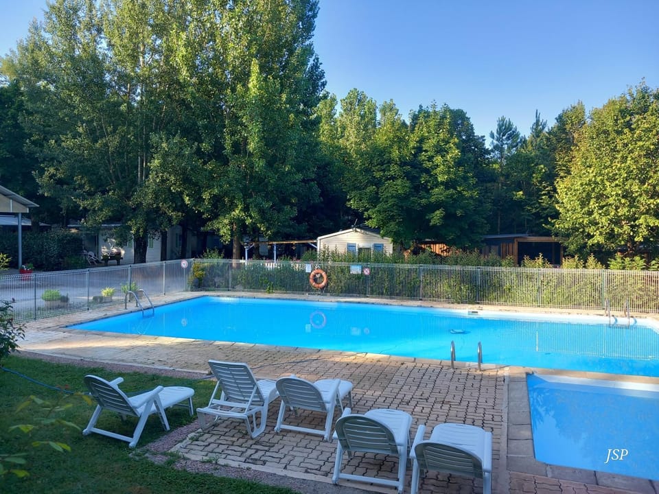 Swimming pool, sunbed