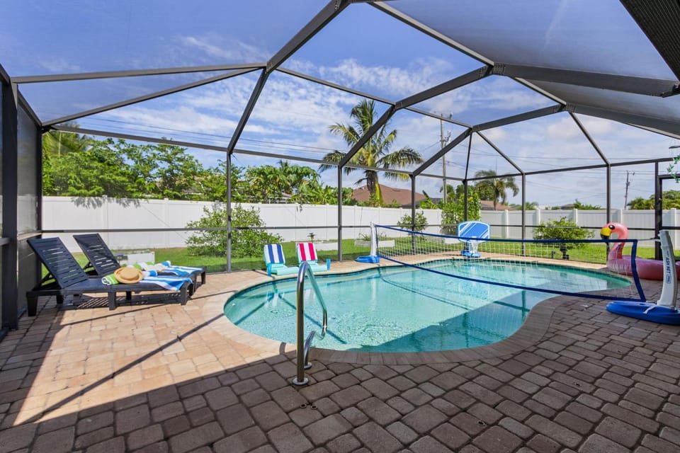 Sun, Fun & Relaxation Await with Heated Pool, Lanai & Spacious Comfort - K La Vie - Roelens House in Cape Coral