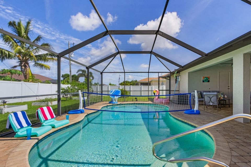 Sun, Fun & Relaxation Await with Heated Pool, Lanai & Spacious Comfort - K La Vie - Roelens House in Cape Coral