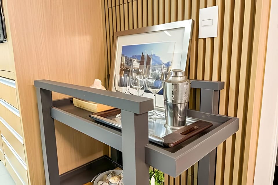 Coffee/tea facilities, Kitchen or kitchenette, Dining area
