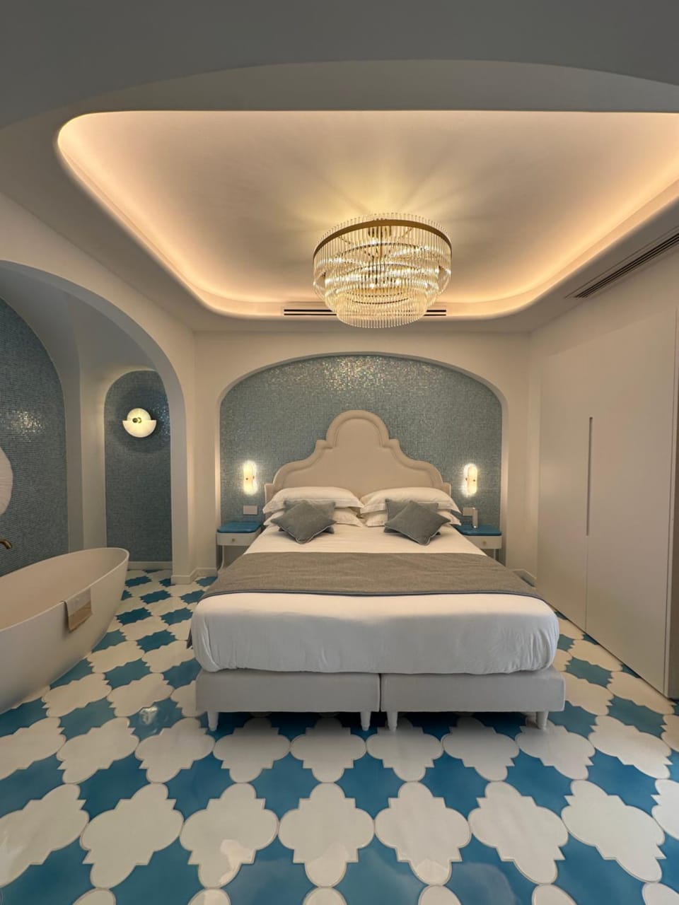 Bed, Decorative detail, Bedroom, Bath