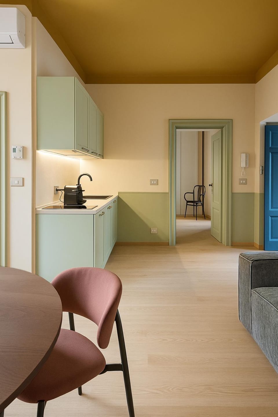 Kitchen or kitchenette, Living room, Seating area