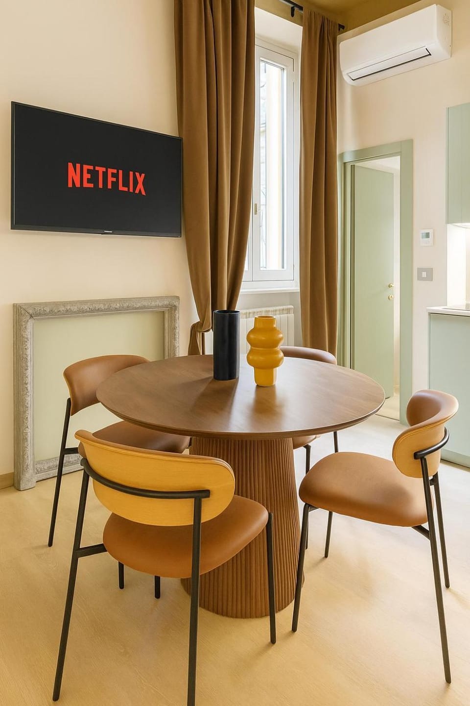 Living room, Seating area, air conditioner