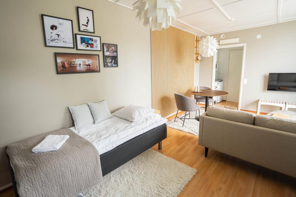 Communal lounge/ TV room, Bed, TV and multimedia, Living room, Seating area