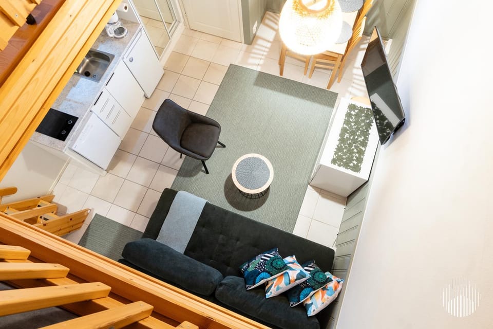 TV and multimedia, Kitchen or kitchenette, Living room, Seating area, Dining area