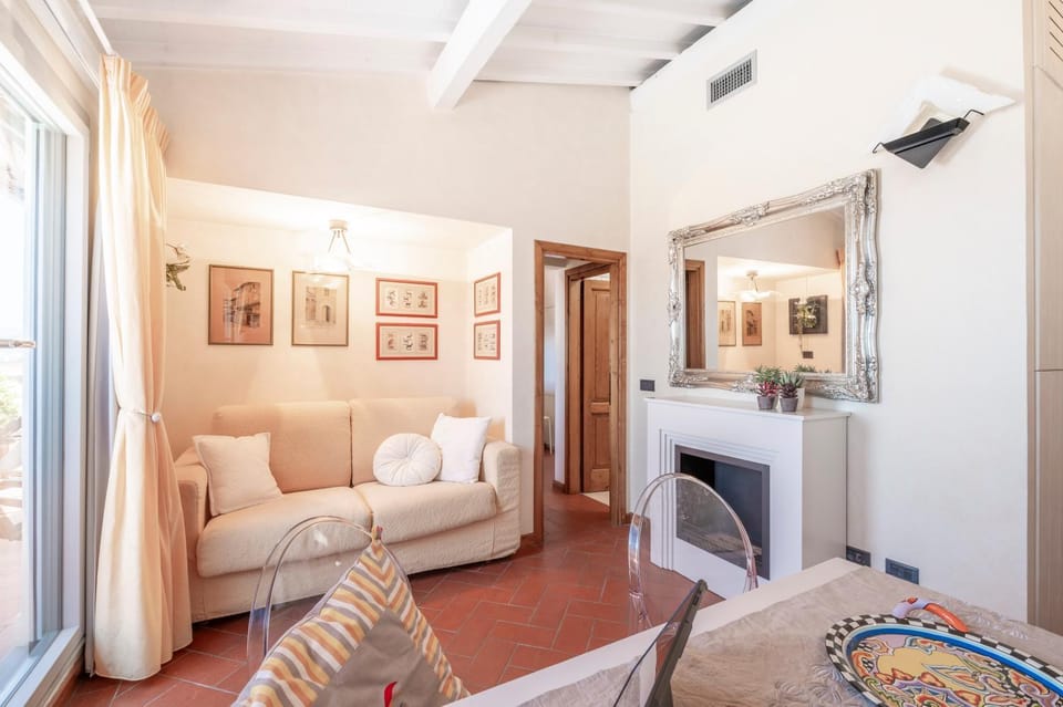 Day, Living room, Seating area