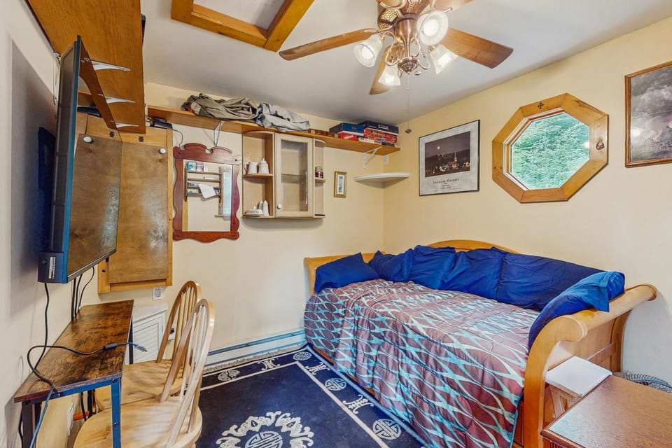 Tiny House at Sugarbush North: Adventure Hub! House in Fayston