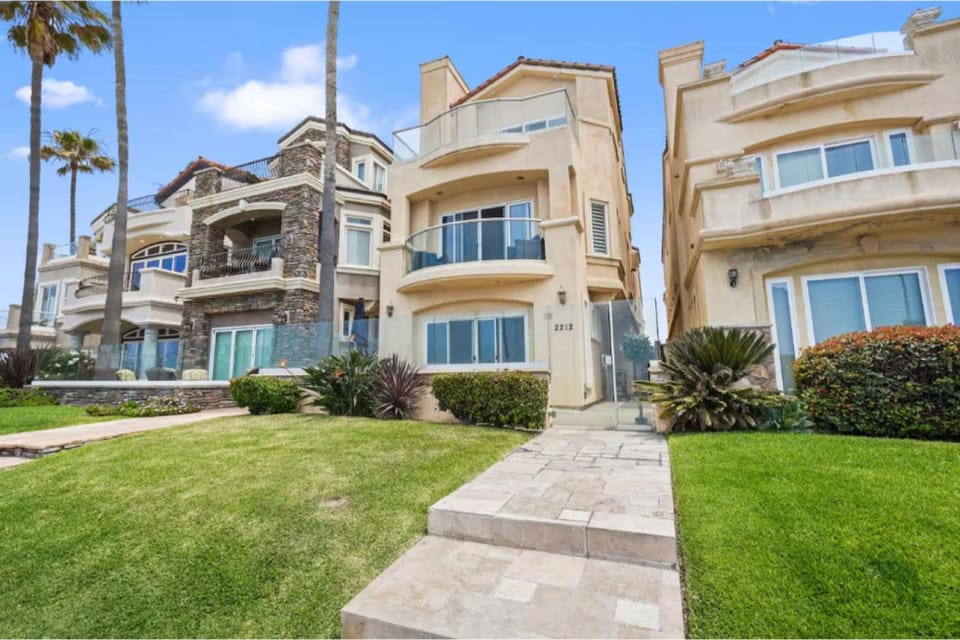 Oceanfront Bliss on Pacific Coast Highway House in Huntington Beach