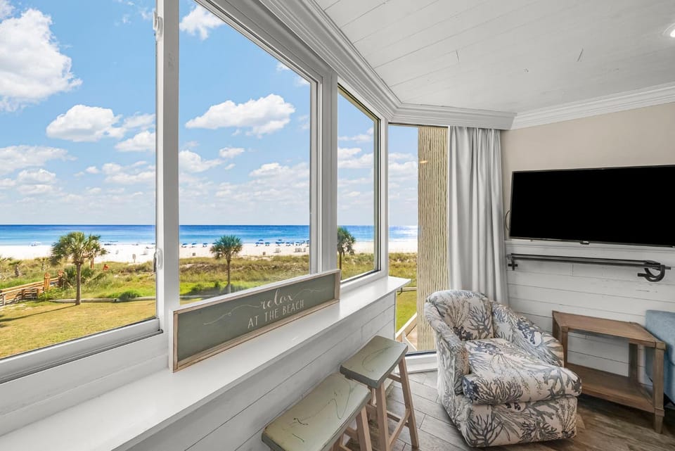Beachfront Studio Condo - Top of the Gulf 317 House in Panama City Beach