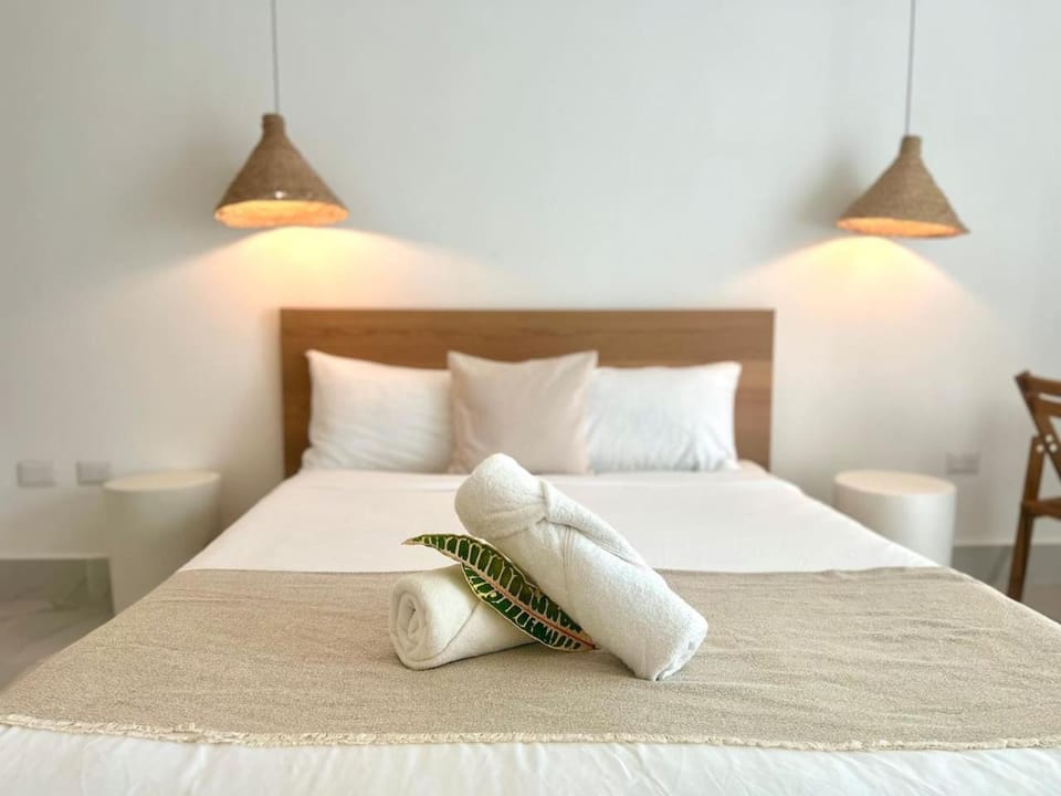 Bed, Bedroom, internet, air conditioner