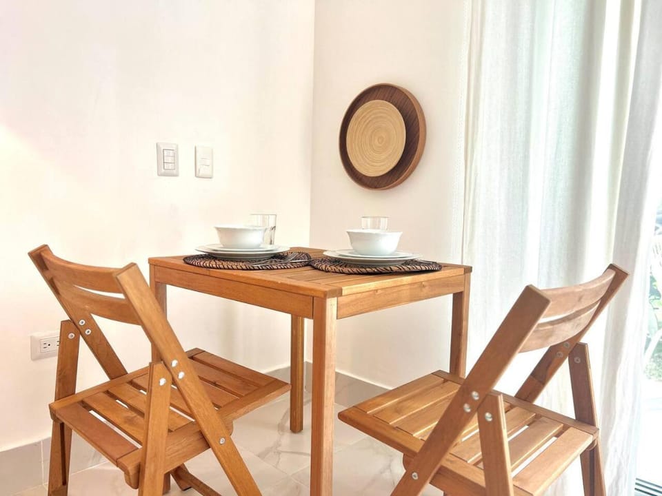 Seating area, Dining area, internet, air conditioner