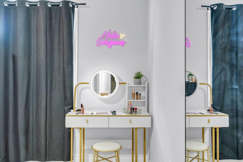 Chic Open-Concept 5 Beds Home by Airport and Highways House in Halton Hills