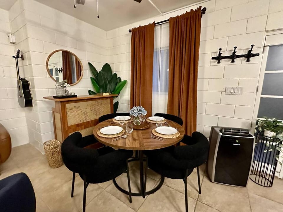 4 Min Walk to Beach and Restaurants Apartment in Manhattan Beach