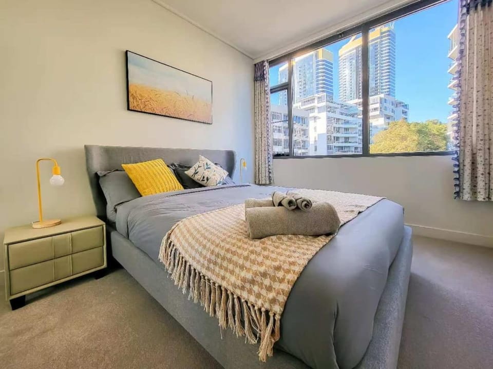 Waterfront Retreat in Rhodes Apartment in Sydney