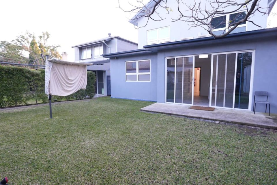 Property building, Day, Garden