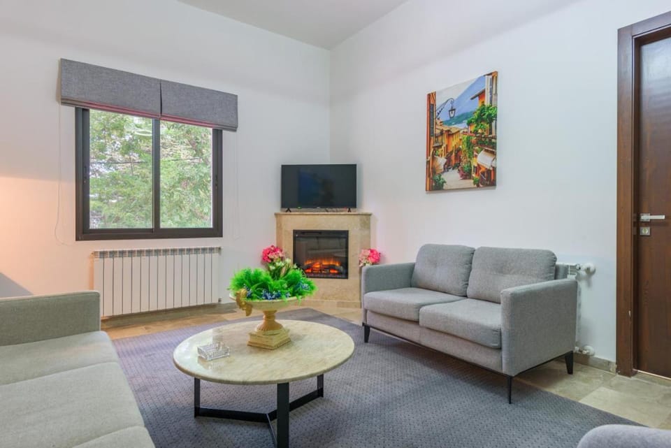 Communal lounge/ TV room, TV and multimedia, Living room, Seating area, Evening entertainment, internet