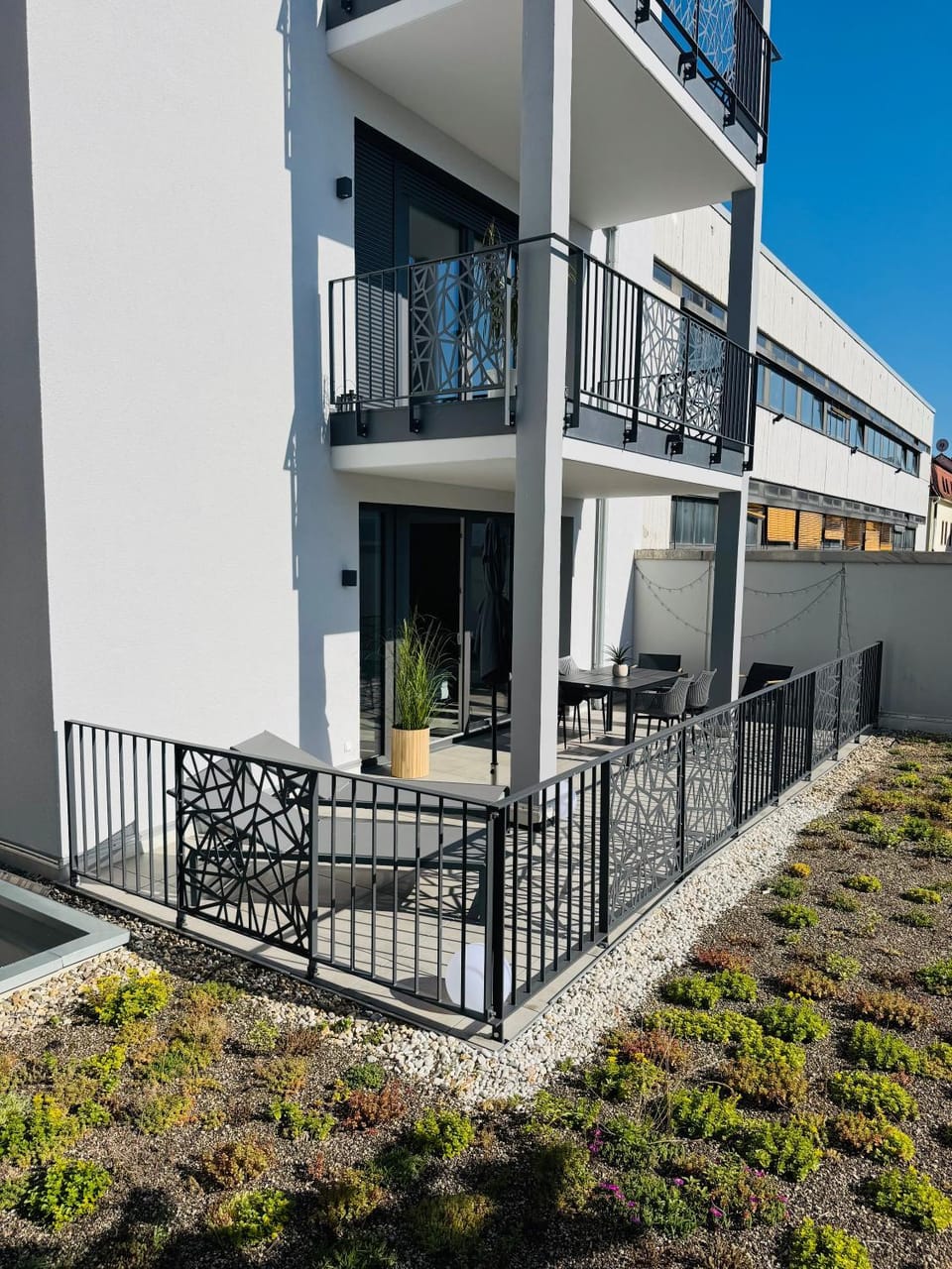 Property building, Balcony/Terrace, Garden view