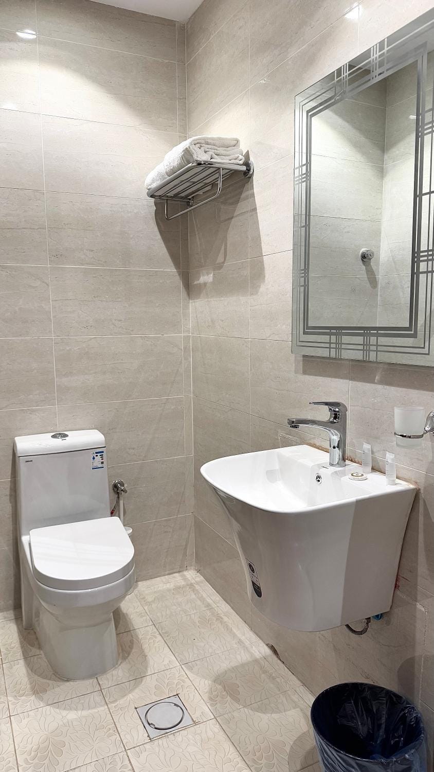 Toilet, Bathroom, towels