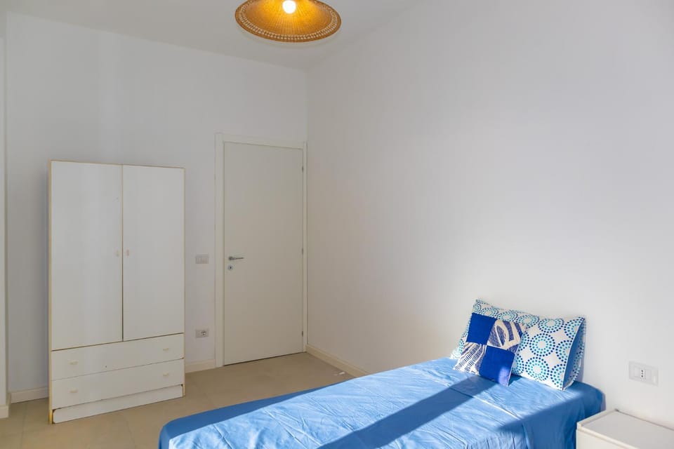 Bed, Photo of the whole room, Bedroom, wardrobe