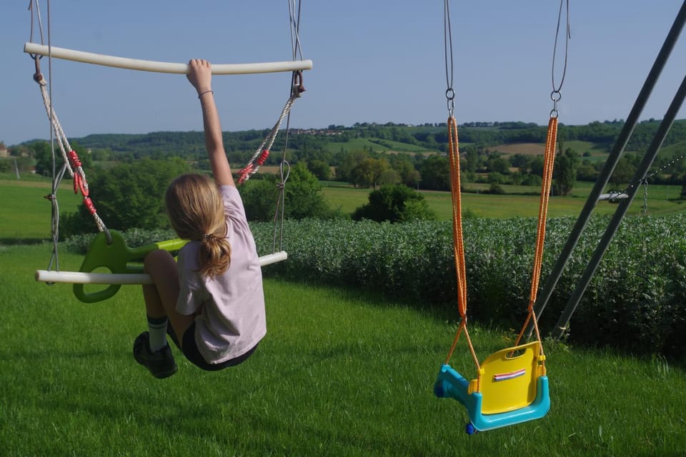CHEZ MITCH EN CAMPING CAR et grand espace extérieur Campground/ 
RV Resort in Occitanie