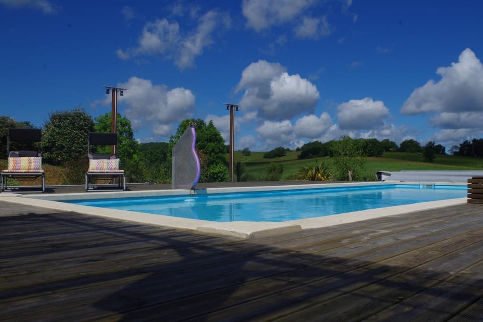 CHEZ MITCH EN CAMPING CAR et grand espace extérieur Campground/ 
RV Resort in Occitanie