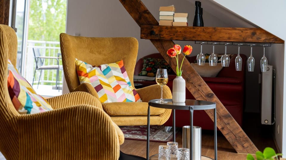 Living room, Seating area, Drinks