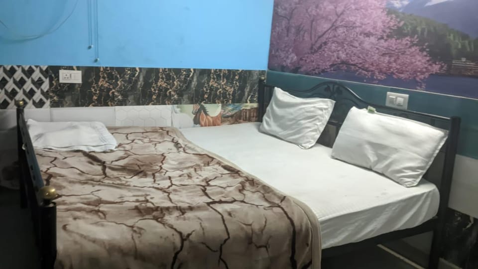 Hotel Apple Rose Near Harish Dhaba Hotel in Chandigarh