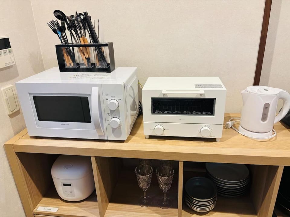 microwave, toaster, kitchen