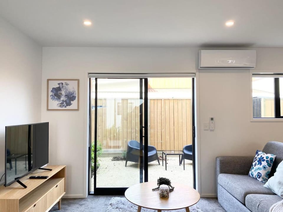 Armagh Courtyard Townhouse near Margaret Mahy House in Christchurch