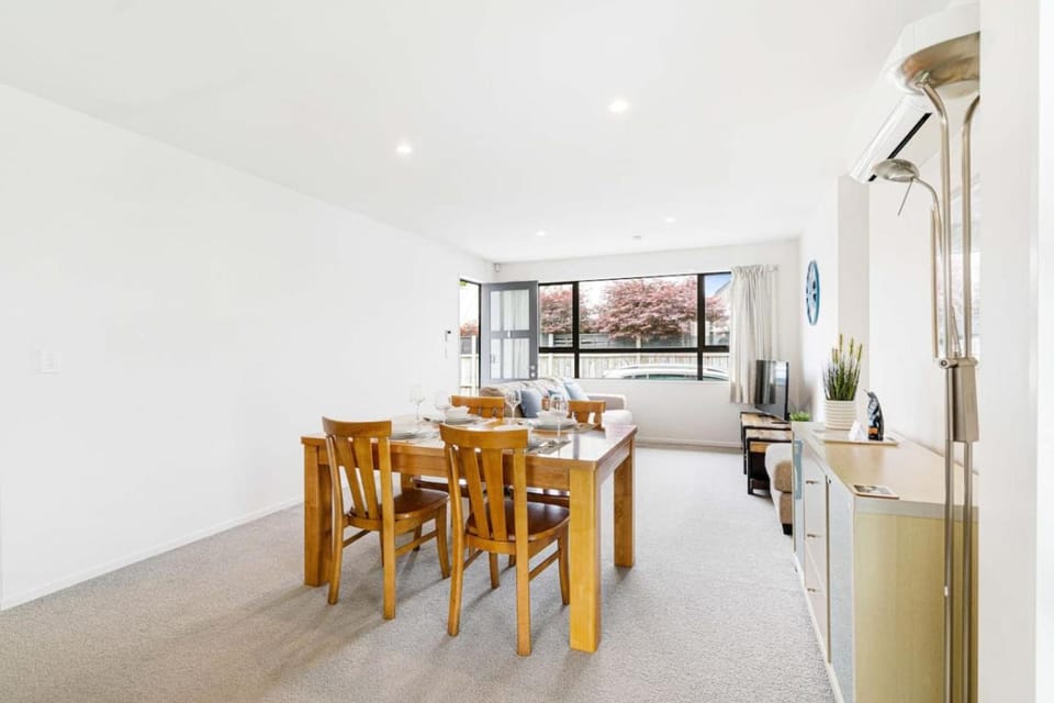 Merivale Two Bedroom Bungalow with Garden and Free Parking House in Christchurch