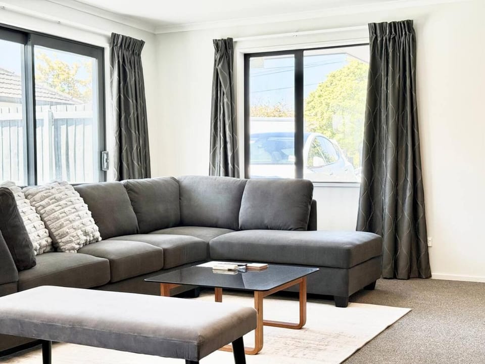 Burnside Four Bedroom Family Home with Garden and Parking House in Christchurch