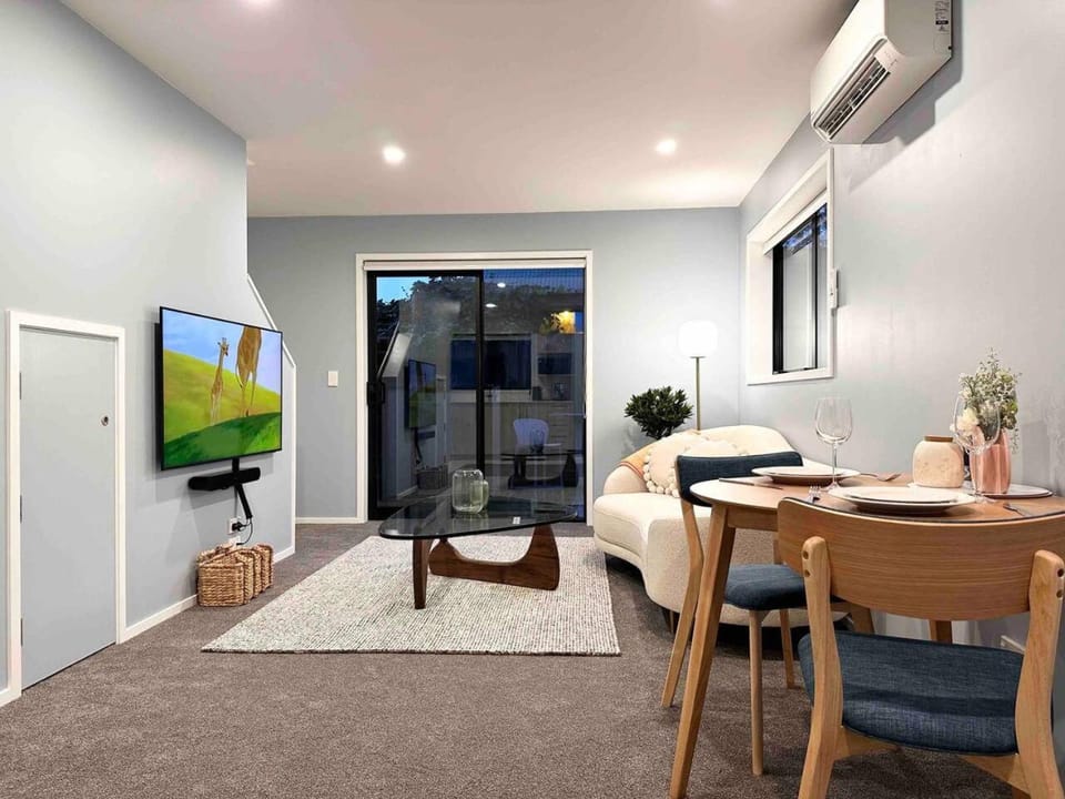 Worcester Townhouse with Courtyard and Sonos Sound House in Christchurch