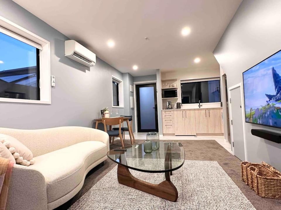 Worcester Townhouse with Courtyard and Sonos Sound House in Christchurch