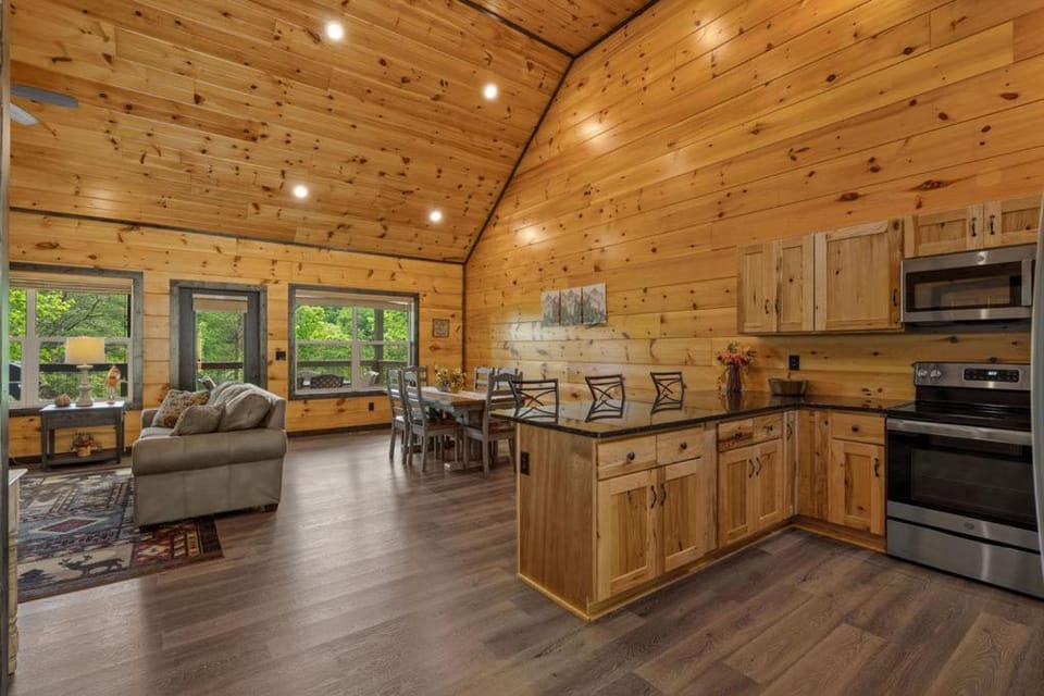 Heavenly Splash Dive Into Paradise Chalet in Pigeon Forge