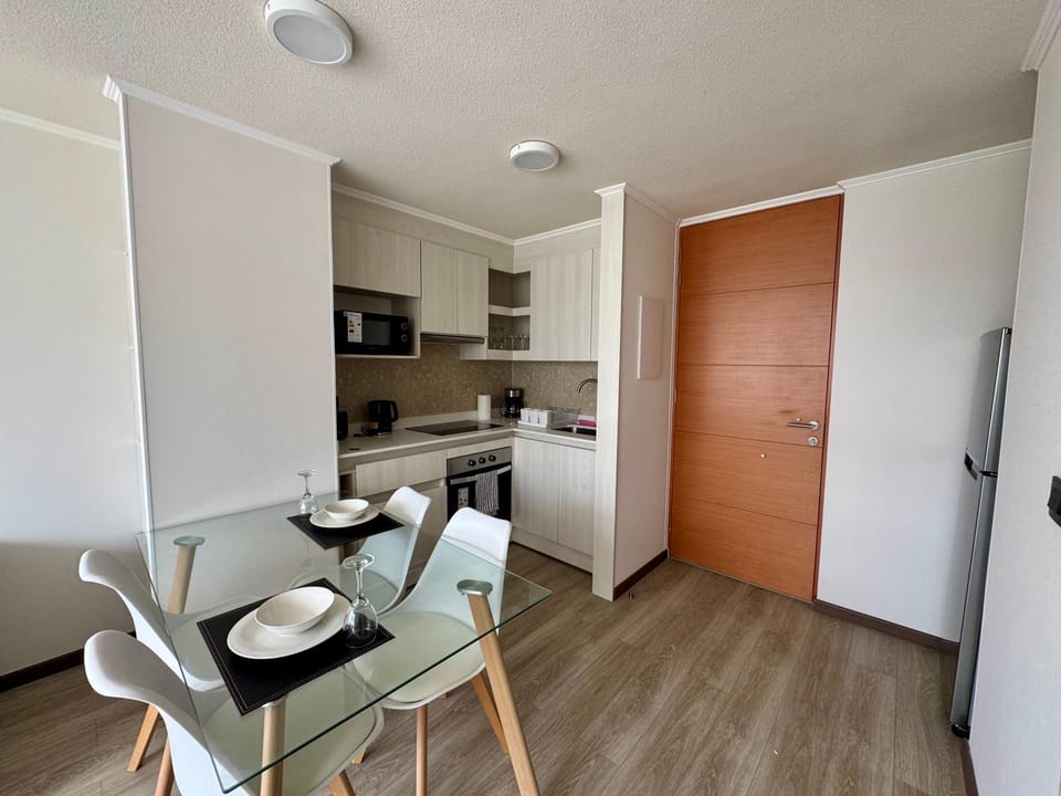 Kitchen or kitchenette, Dining area, oven, pet friendly, stove