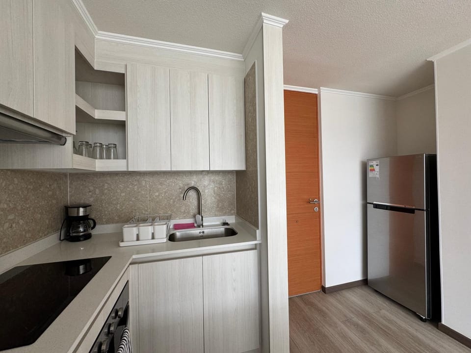 Kitchen or kitchenette, oven, pet friendly, stove