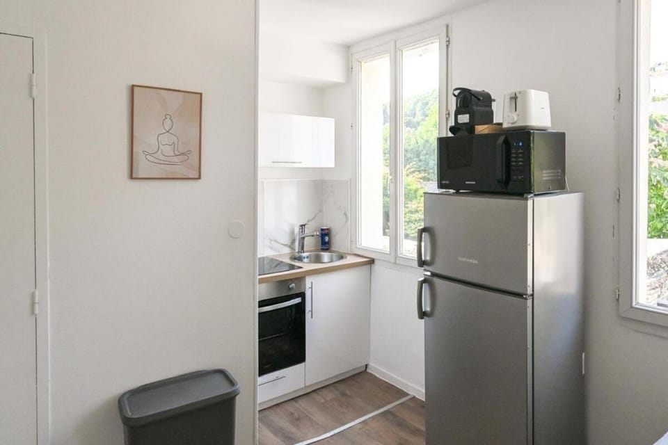 Kitchen or kitchenette, furniture, heating, internet, microwave, oven, storage, stove, toaster