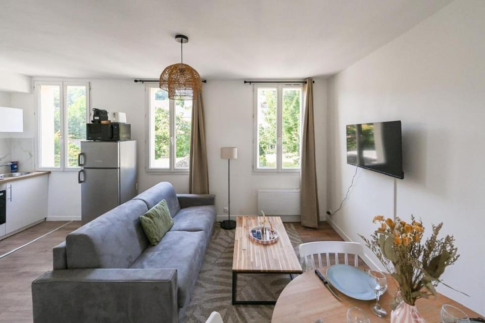 TV and multimedia, Kitchen or kitchenette, Living room, Seating area, Dining area, furniture, heating, oven, storage, stove, kitchen